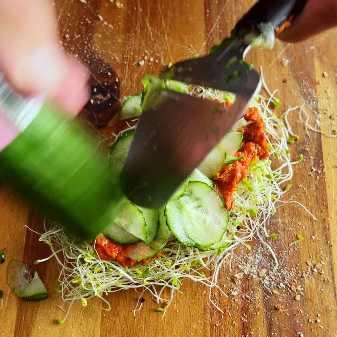 Makrell i tomat smørbrød — steg 5