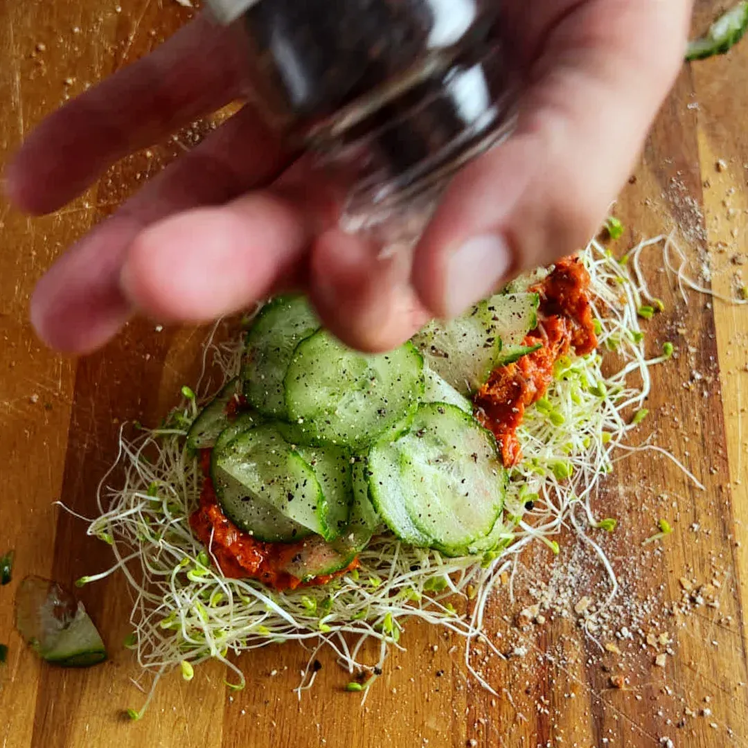 Makrell i tomat smørbrød — steg 6