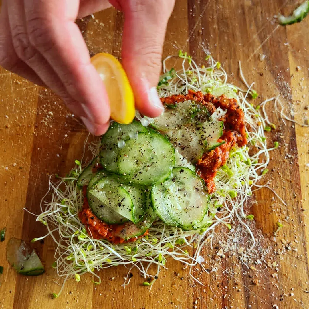 Makrell i tomat smørbrød — steg 7
