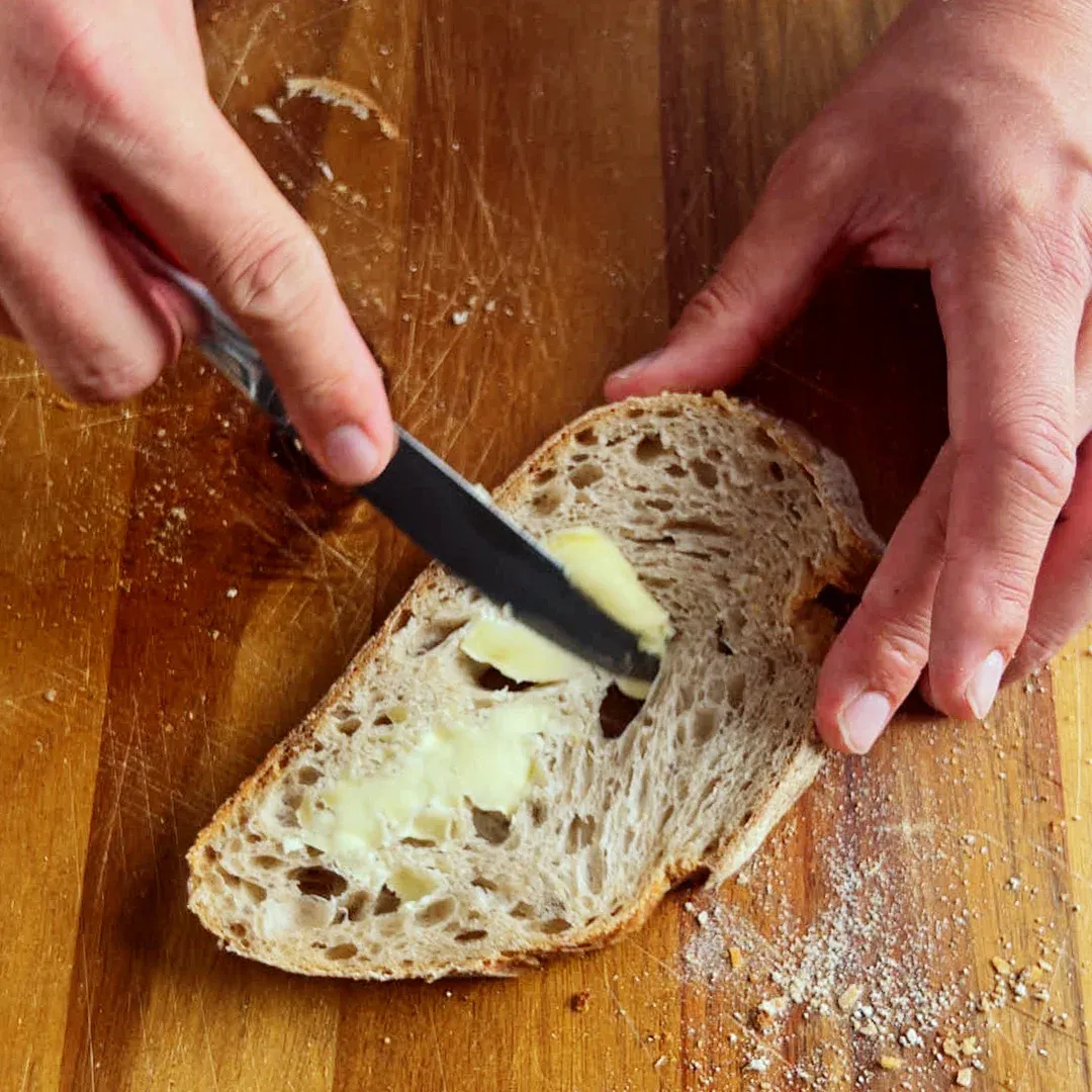 Makrell i tomat smørbrød — steg 2