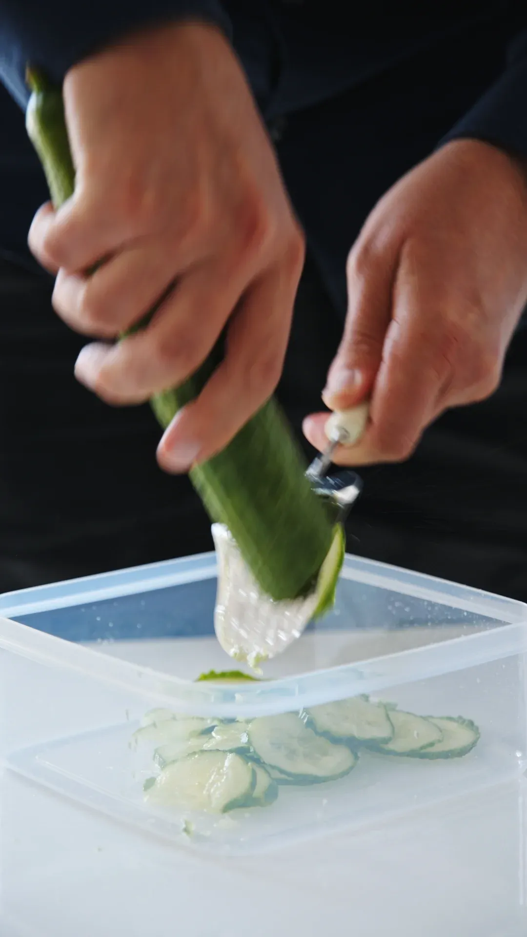 Spicy agurksalat — steg 1